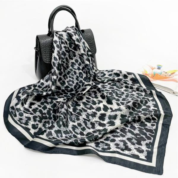 LEOPARD SILKY BANDANA SQUARE NECK SCARF