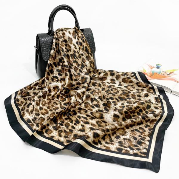 LEOPARD SILKY BANDANA SQUARE NECK SCARF