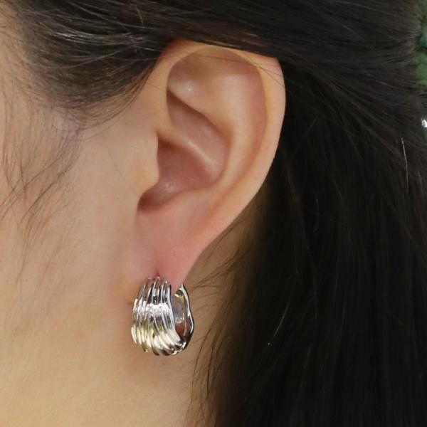 14K GOLD WHITE GOLD DIPPED RIDGED SHELL HOOP EARRINGS