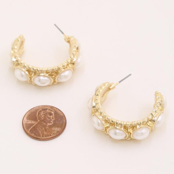 PEARL TEXTURED METAL C HOOP EARRING