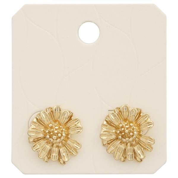 TEXTURED DAISY DESIGN STUD EARRING