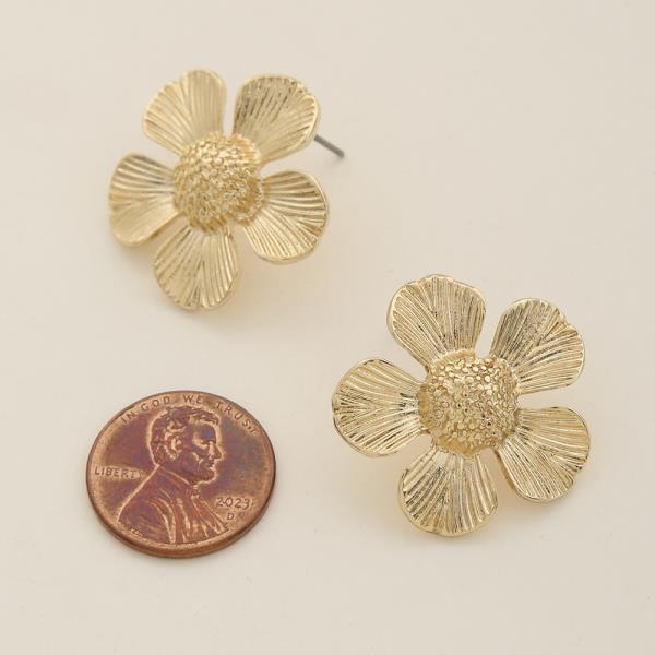 FLOWER TEXTURED METAL EARRING