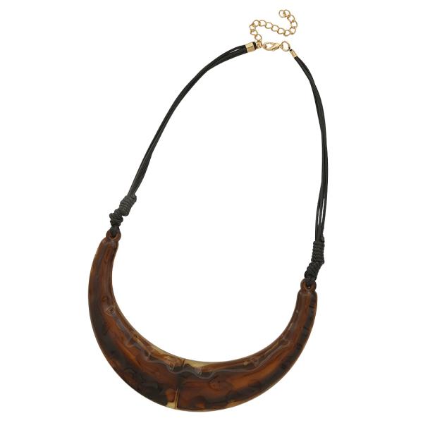 CRESCENT CURVED PENDANT NECKLACE