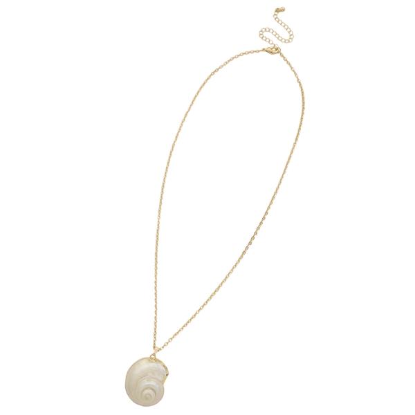SHELL PENDANT CHAIN LINK NECKLACE