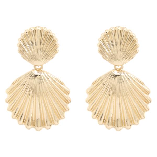 METAL SEA SHELL DANGLE EARRING