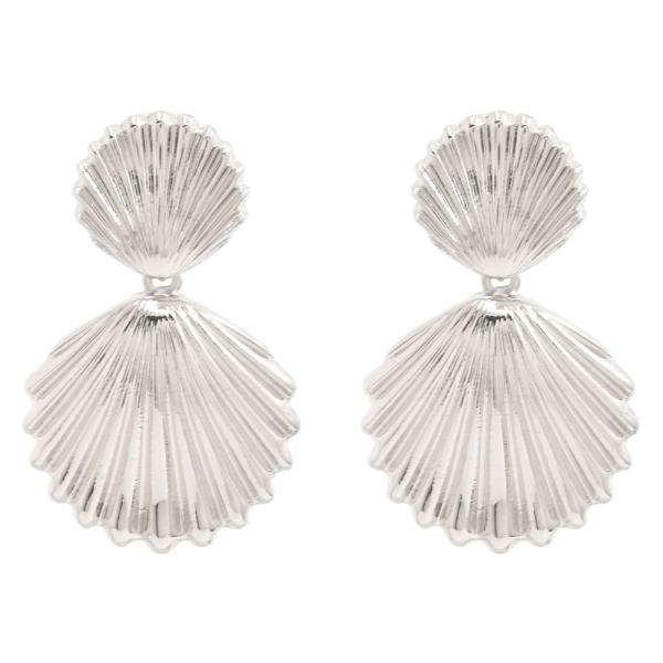 METAL SEA SHELL DANGLE EARRING