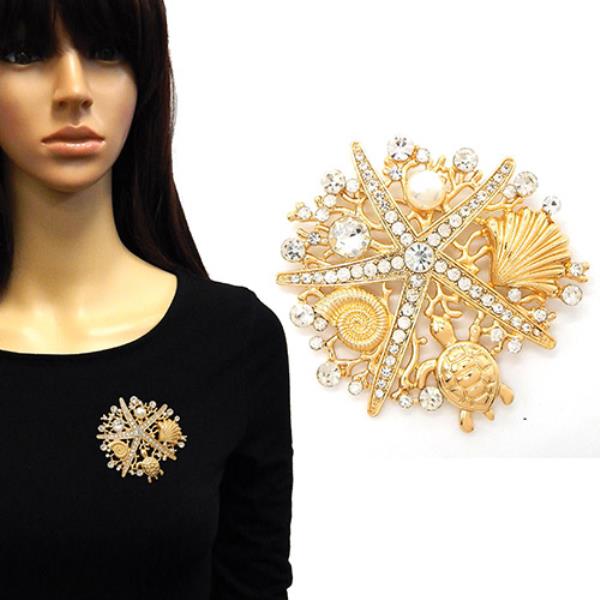 BEACH-THEMED BROOCH IS COMPOSED OF SEVERAL ICONIC SUMMER MOTIFS