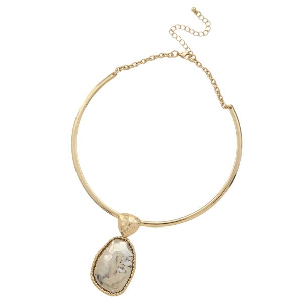 SHAPE HAMMERED PENDANT CHOKER NECKLACE EARRING SET