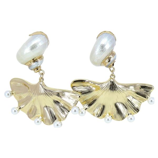 METAL LEAF PEARL DANGLE EARRING