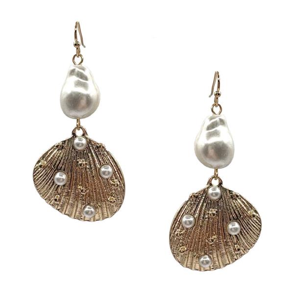 PEARL SCALLOP DANGLE EARRING