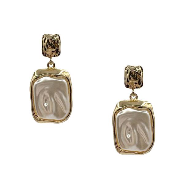 PEARL DROP EARRING