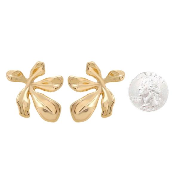 METAL ABSTRACT FLORAL STUD EARRING