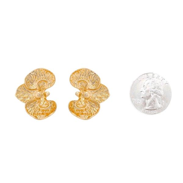 METAL FLORAL DANGLE EARRING