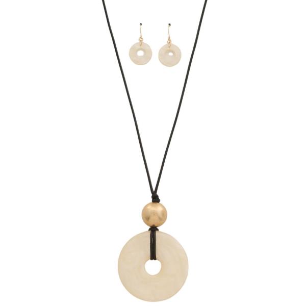 ROUND RESIN PENDANT LONG NECKLACE EARRING SET