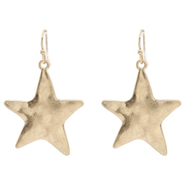 HAMMERED STAR EARRING