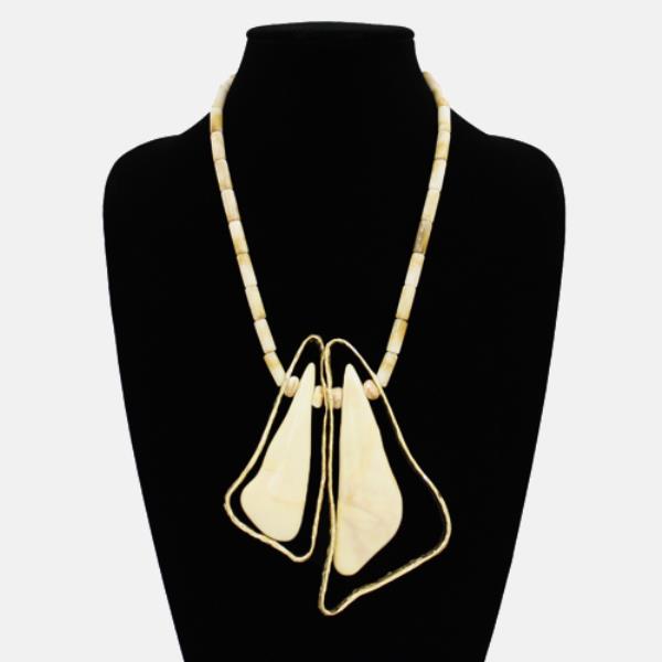 RESIN ABSTRACT PENDANT STATEMENT NECKLACE