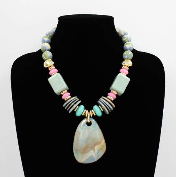 BEADED STONE PENDANT STATEMENT NECKLACE