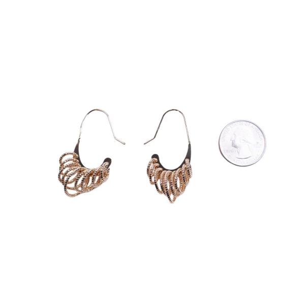 METAL CURVE HOOP EARRING