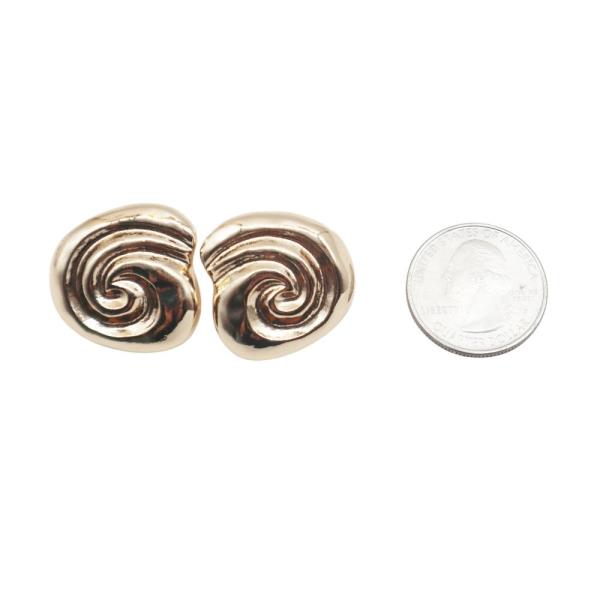 METAL SWIRL STUD EARRING