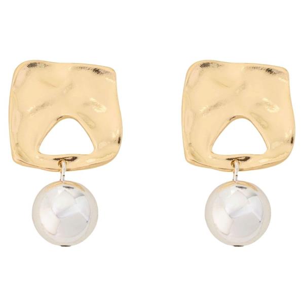 METAL SQUARE PEARL DROP EARRING