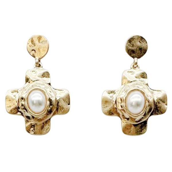 METAL PEARL CROSS DROP EARRING