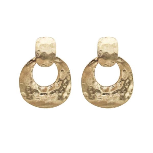 METAL HAMMERED ROUND EARRING