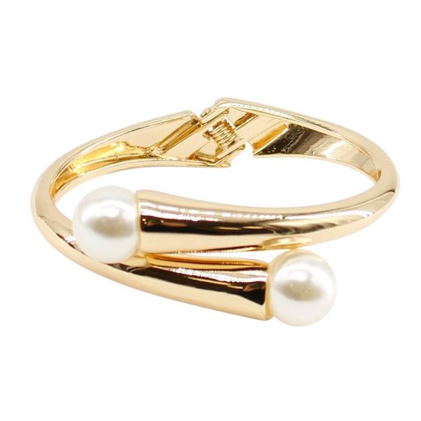 HAMMERED ENDS PEARL HINGED BRACELET