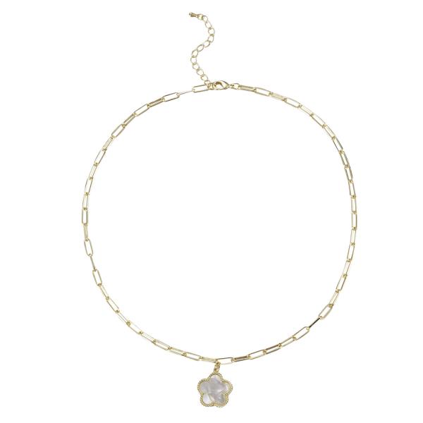 MOP MEDIUM CLOVER PENDANT NECKLACE