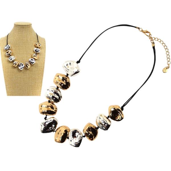 MIXED METALLIC STONE NECKLACE