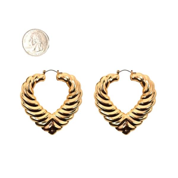 TEXTURED HOOP EARRING