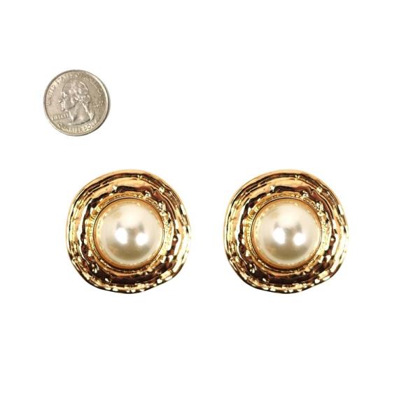 HAMMERED POST W/ PEARL EARRING