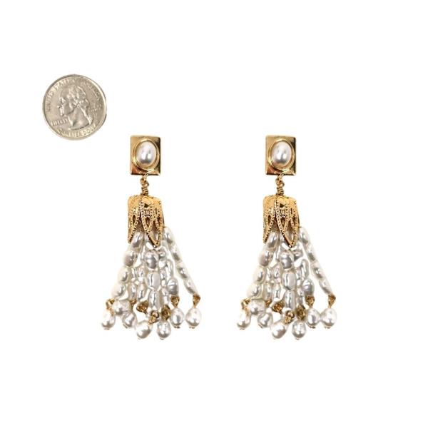 METAL W PEARL DANGLE EARRING