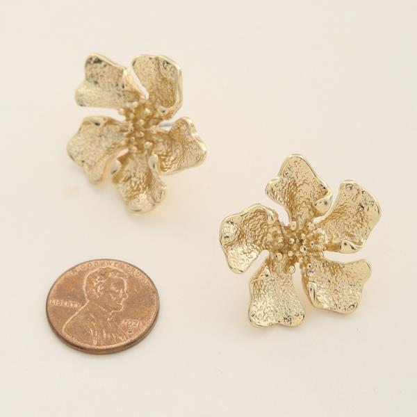 SODAJO TEXTURED FLOWER GOLD DIPPED EARRING
