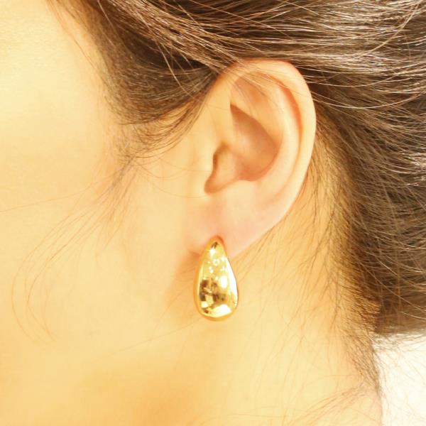 14K GOLD / WHITE GOLD DIPPED DAILY RAINDROP POST EARRING
