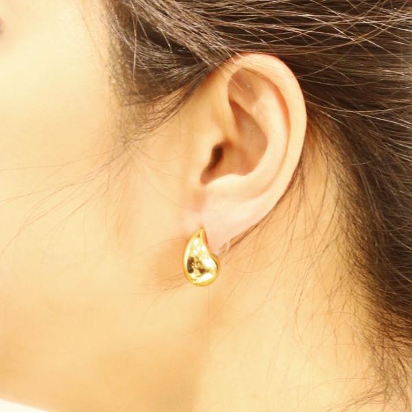 14K GOLD / WHITE GOLD DIPPED DAILY RAINDROP POST EARRING