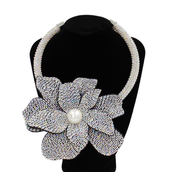 RHINESTONE FLOWER STATEMENT NECKLACE