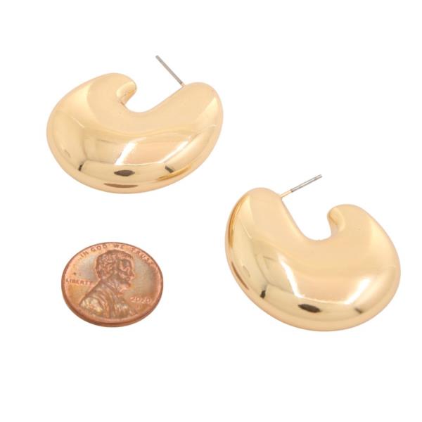 METAL ABSTRACT CURVE HOOP EARRING