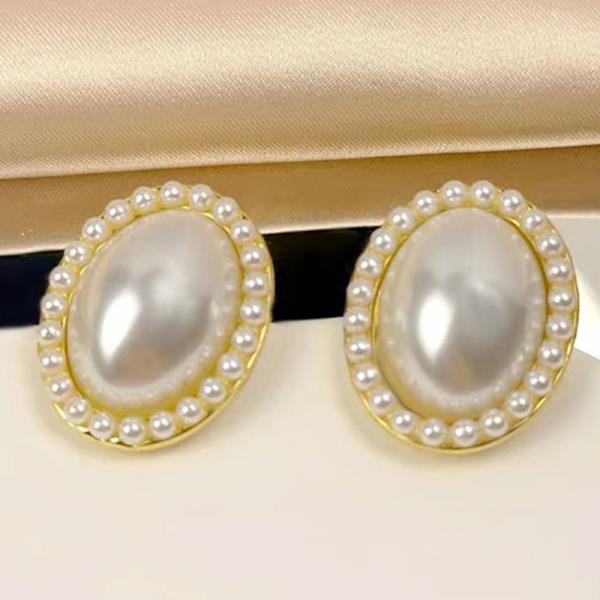 PEARL OVAL FRAME STUD EARRING