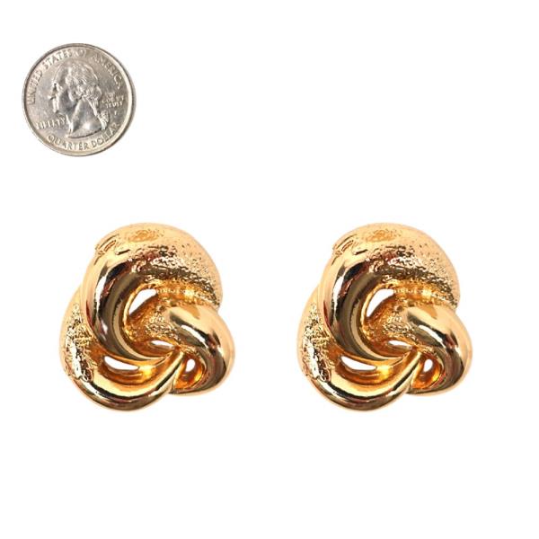 METAL SWIRL POST EARRING