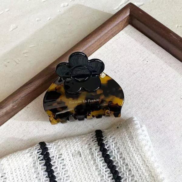 FLOWER TORTOISE HAIR CLAW CLIP