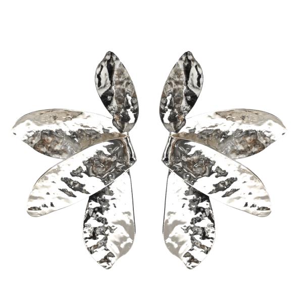 METAL LEAF STUD EARRING