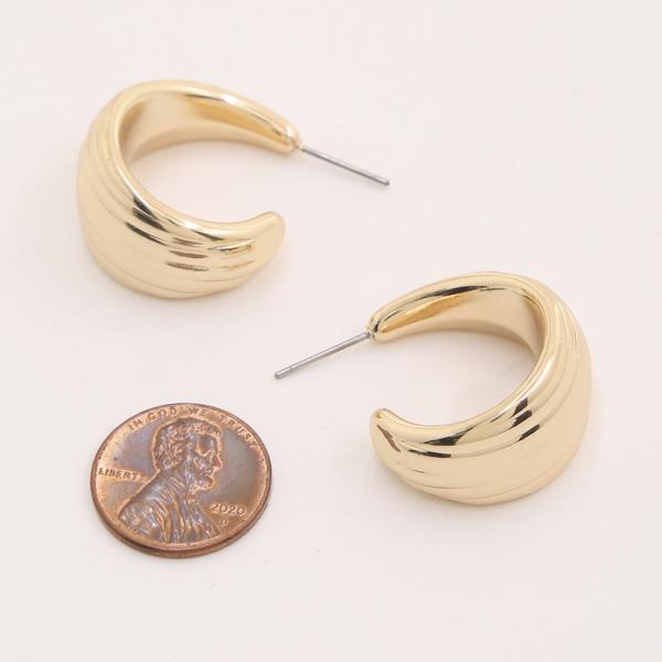 METAL PUFFY HOOP EARRING