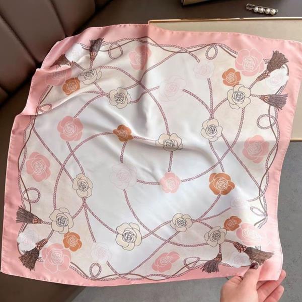FLOWER CHAIN PRINT SILKY SQUARE BANDANA NECK SCARF