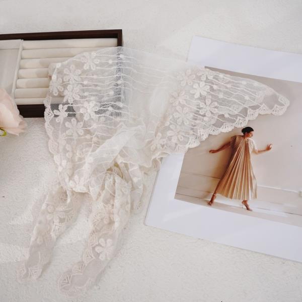 LACE FLORAL TRIANGLE HEAD SCARF