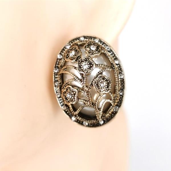 WESTERN FLORAL OVAL STUD EARRING