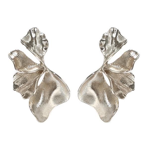 HAMMERED METAL LEAF STUD EARRING
