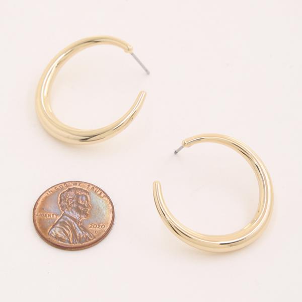 METAL HOOP EARRING