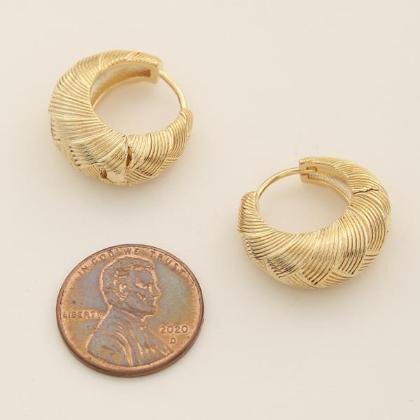 14K GOLD DIPPED TEXTURED CROISSANT DESIGN HOOP EARRING