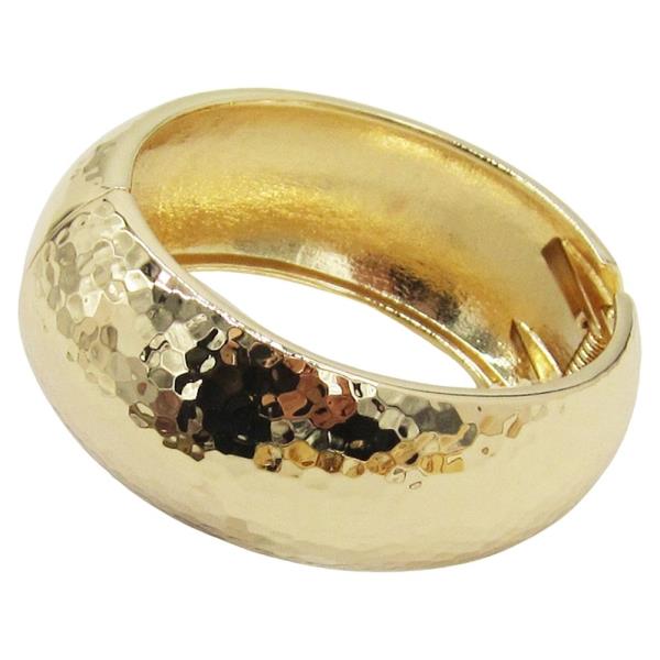 METAL HAMMERED WIDE HINGE BRACELET