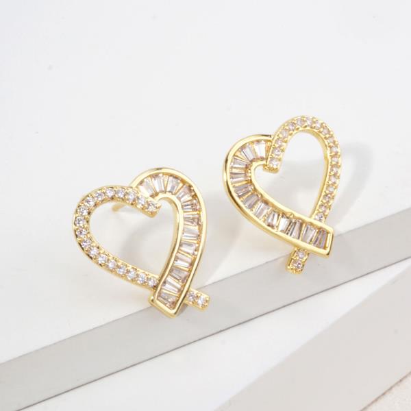 14K GOLD WHITE GOLD DIPPED CZ HEART STUD EARRINGS